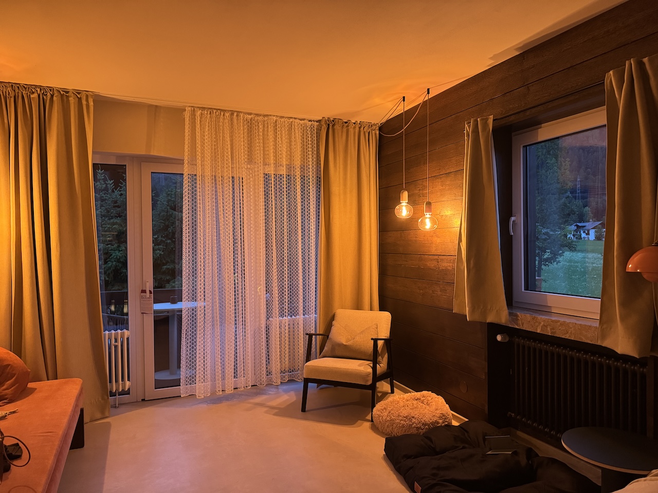 Eines der Zimmer, das noch den Vibe alter Zeiten liefert