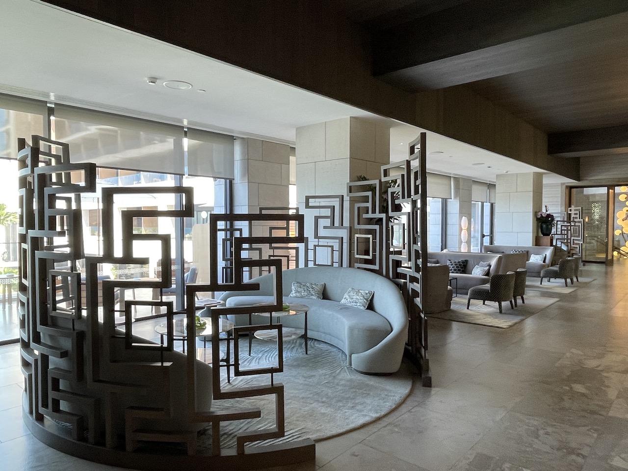 Viele organische Formen machen den Baukörper charmant