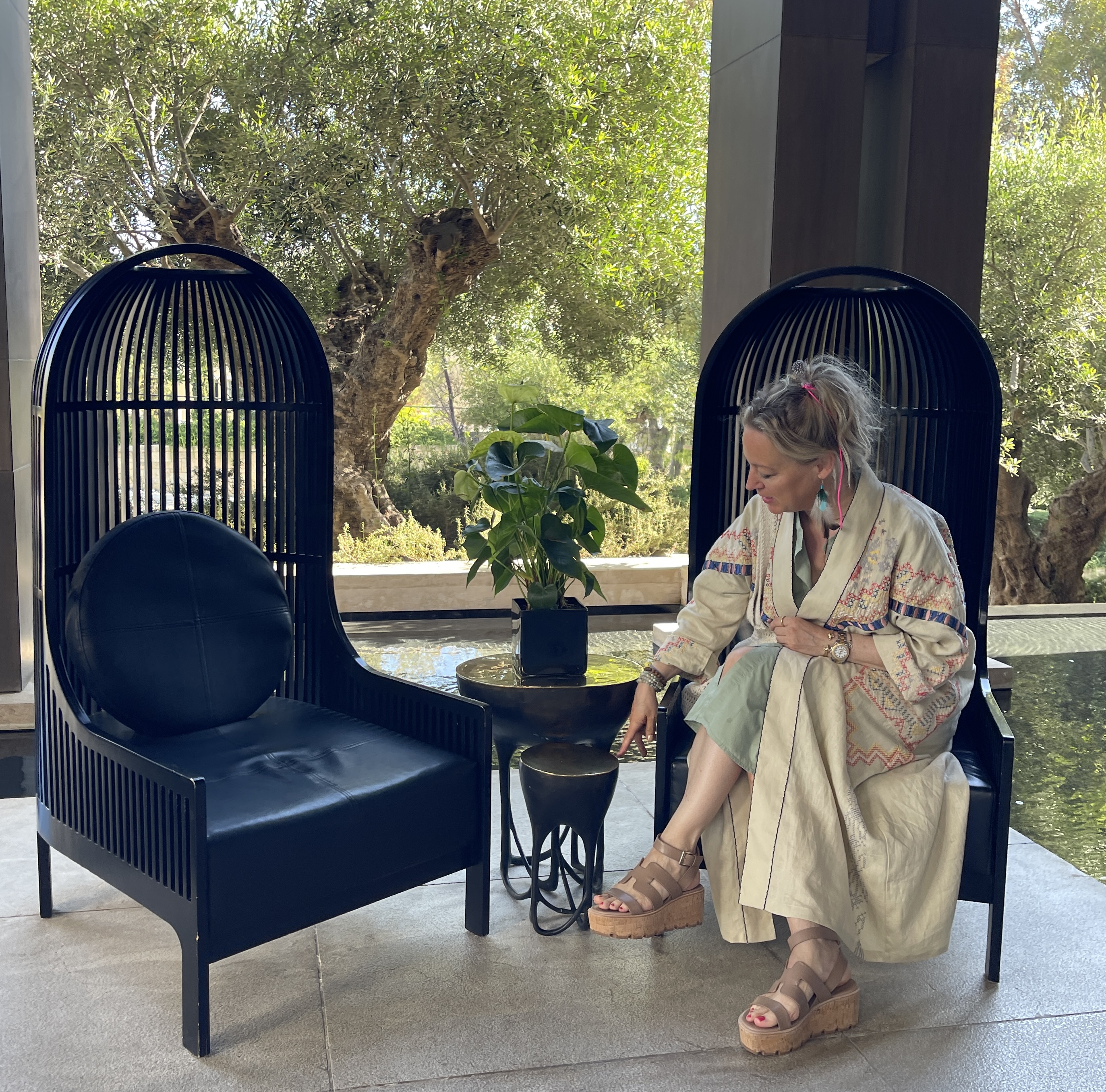 Hier begeistert mich der Fuß des Tischchens aus Messing