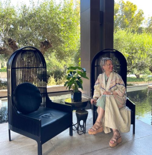 Und die thronartigen Stühle machen sich ebenfalls pima im Eingangsbereich