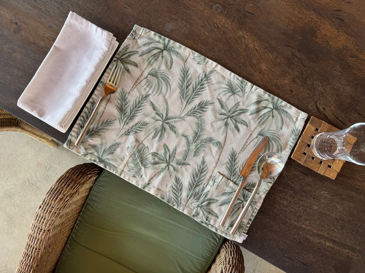 Süßes Detail beim Essen: Palmen sogar auf der Unterlage