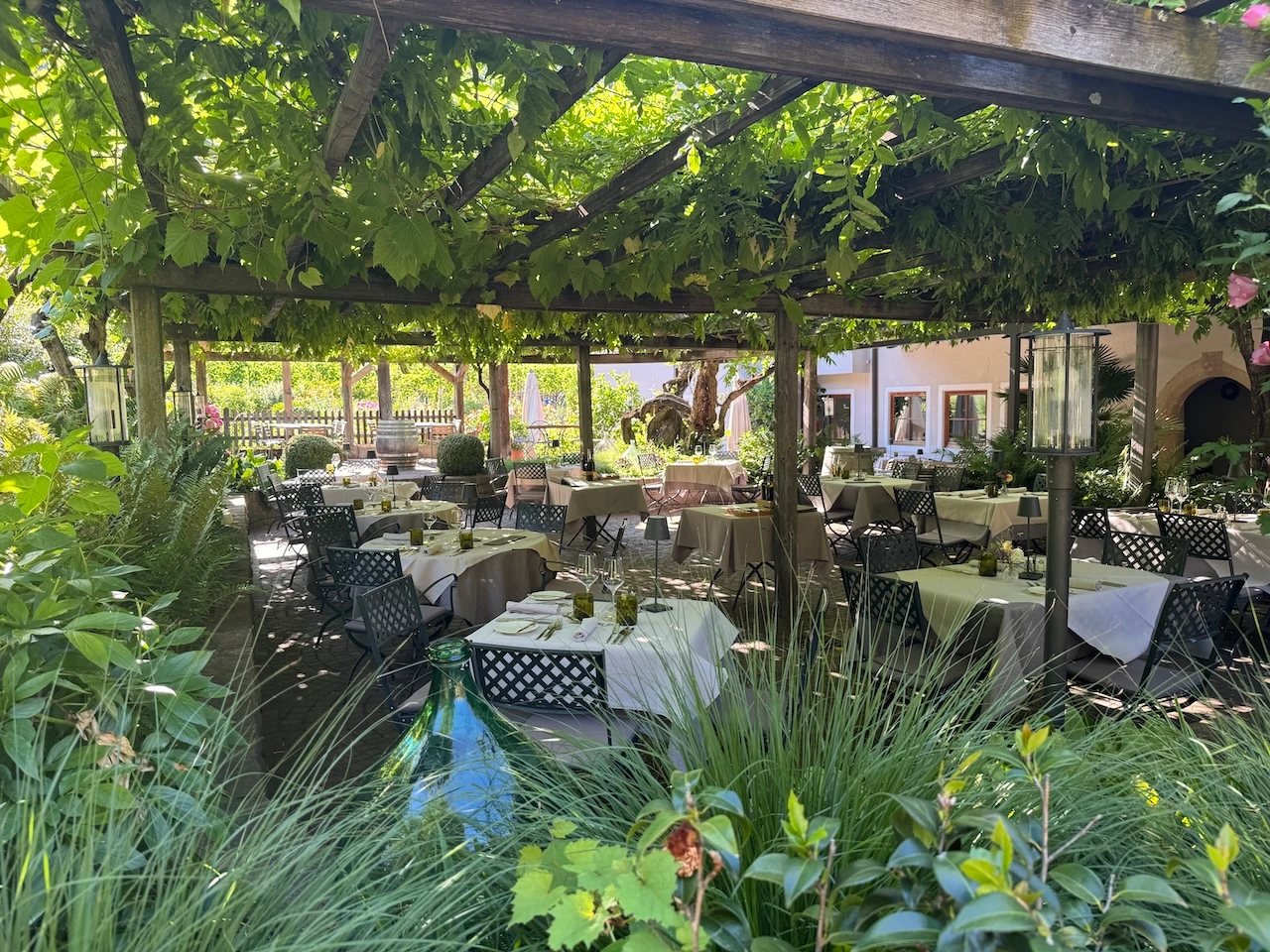 Wirklich schön, hier mit einem Glas Wein den Tag ausklingen zu lassen