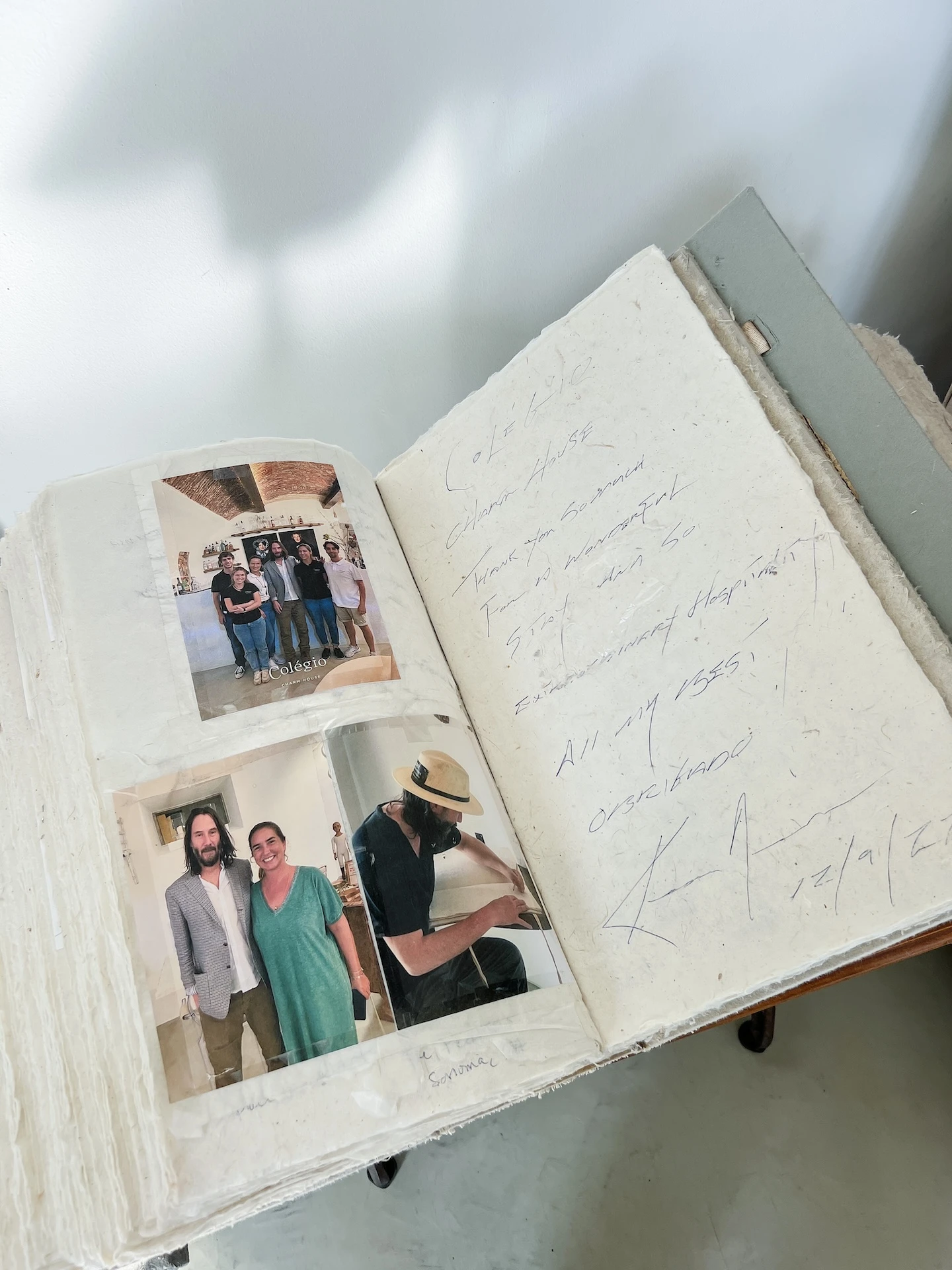 Auch Keanu Reeves hat das Colégio Charm House für sich entdeckt und hat sich sogar im Gästebuch verewigt.