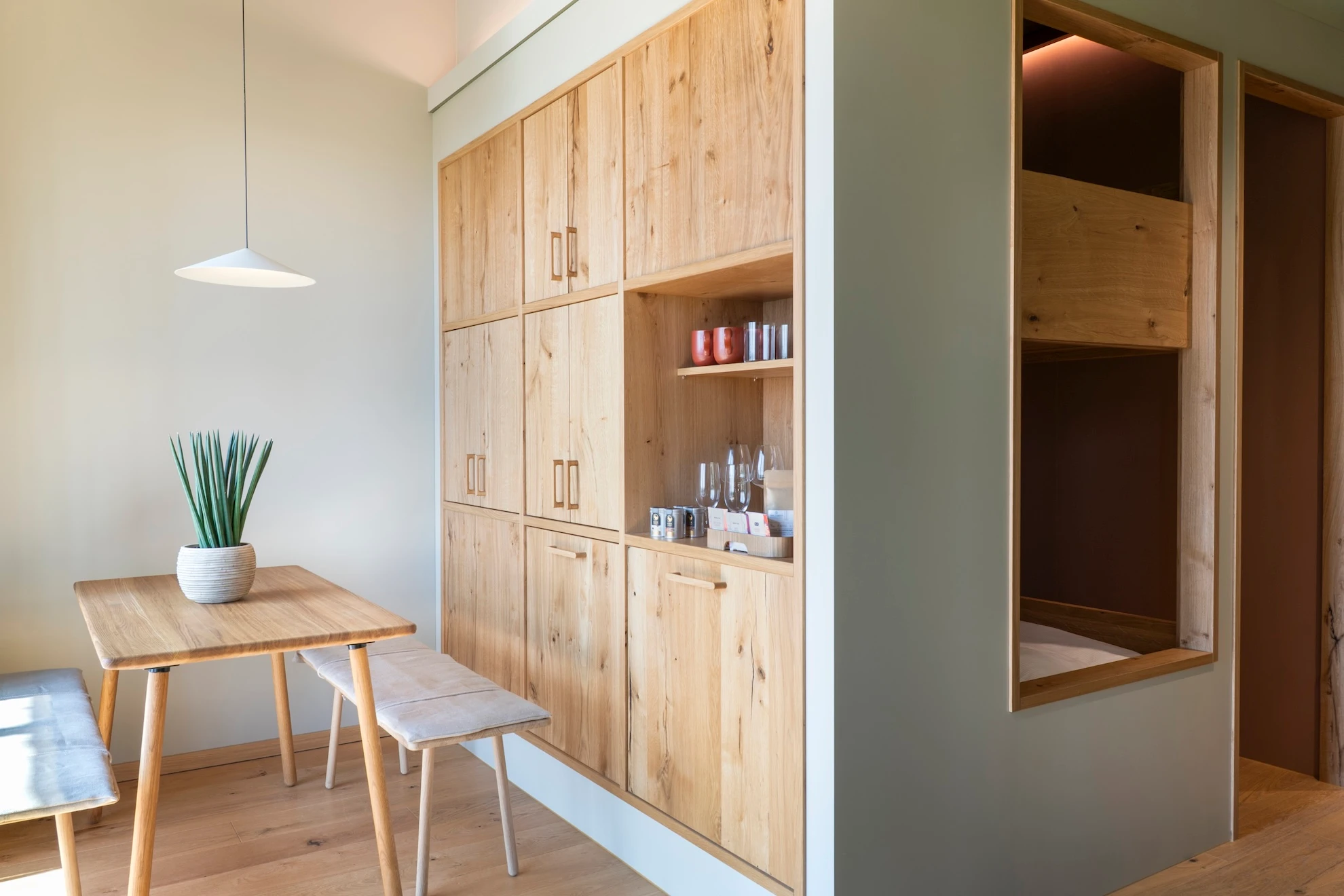 WALD.WEIT: Suite © Tim Karapetian