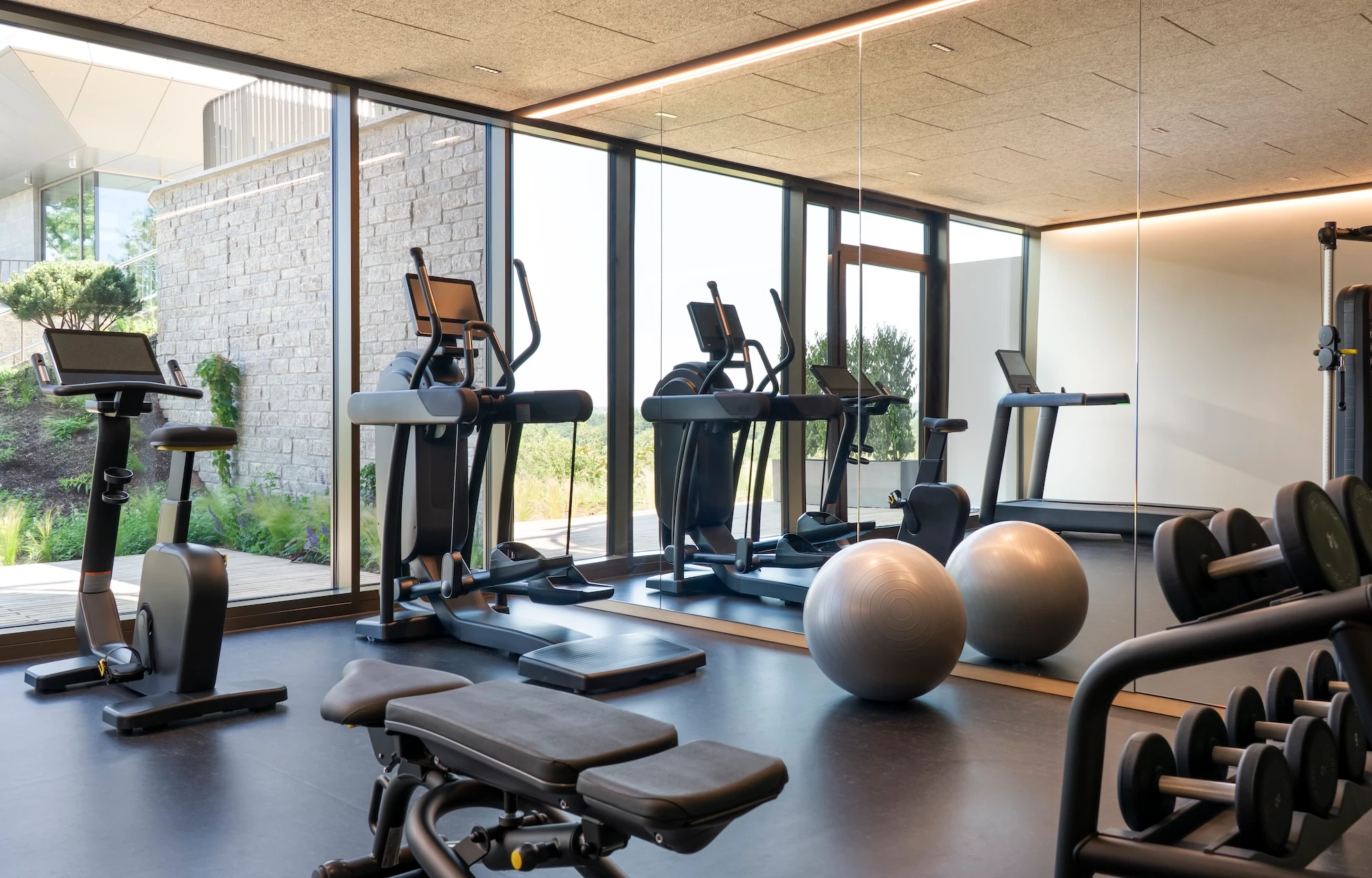 WALD.WEIT: Der Fitnessraum © Tim Karapetian