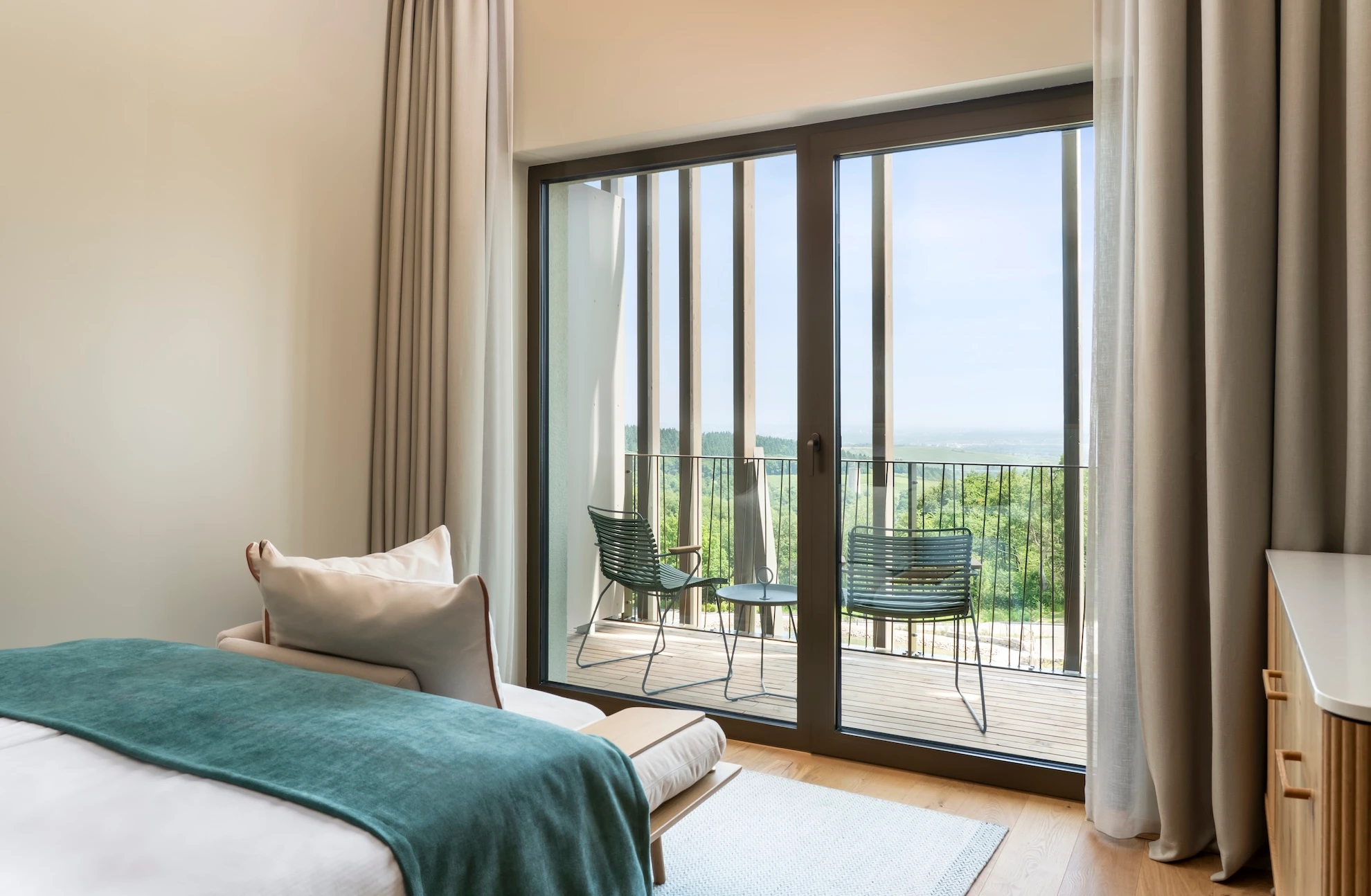 WALD.WEIT: Suite © Tim Karapetian