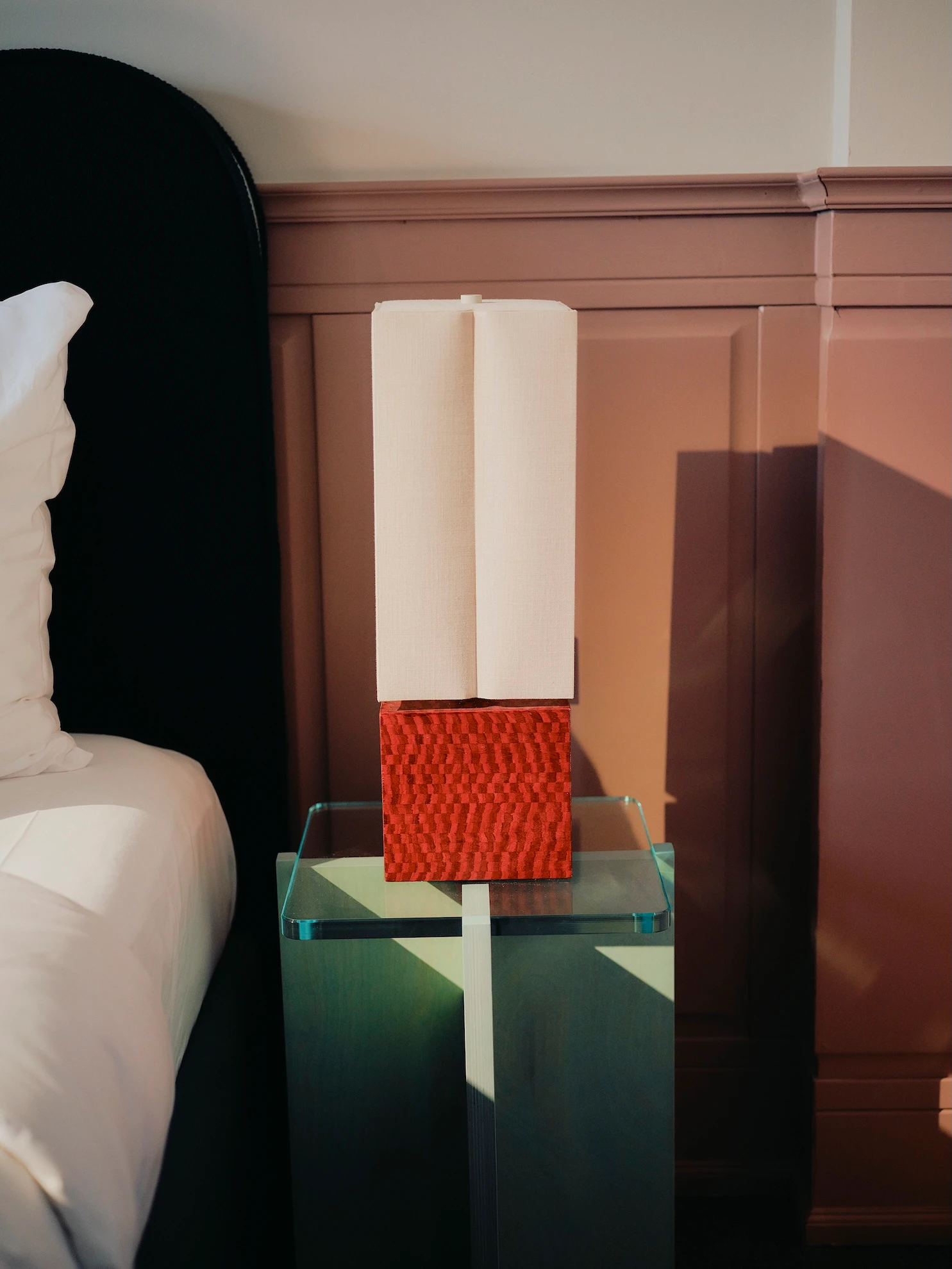 Schlafzimmer-Detail im The Dean Berlin