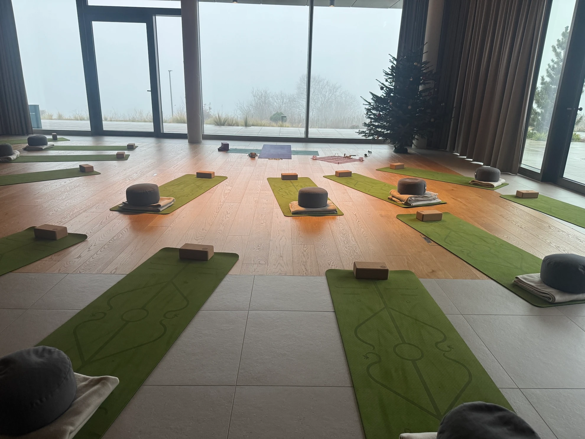 Hier wird Yoga gemacht