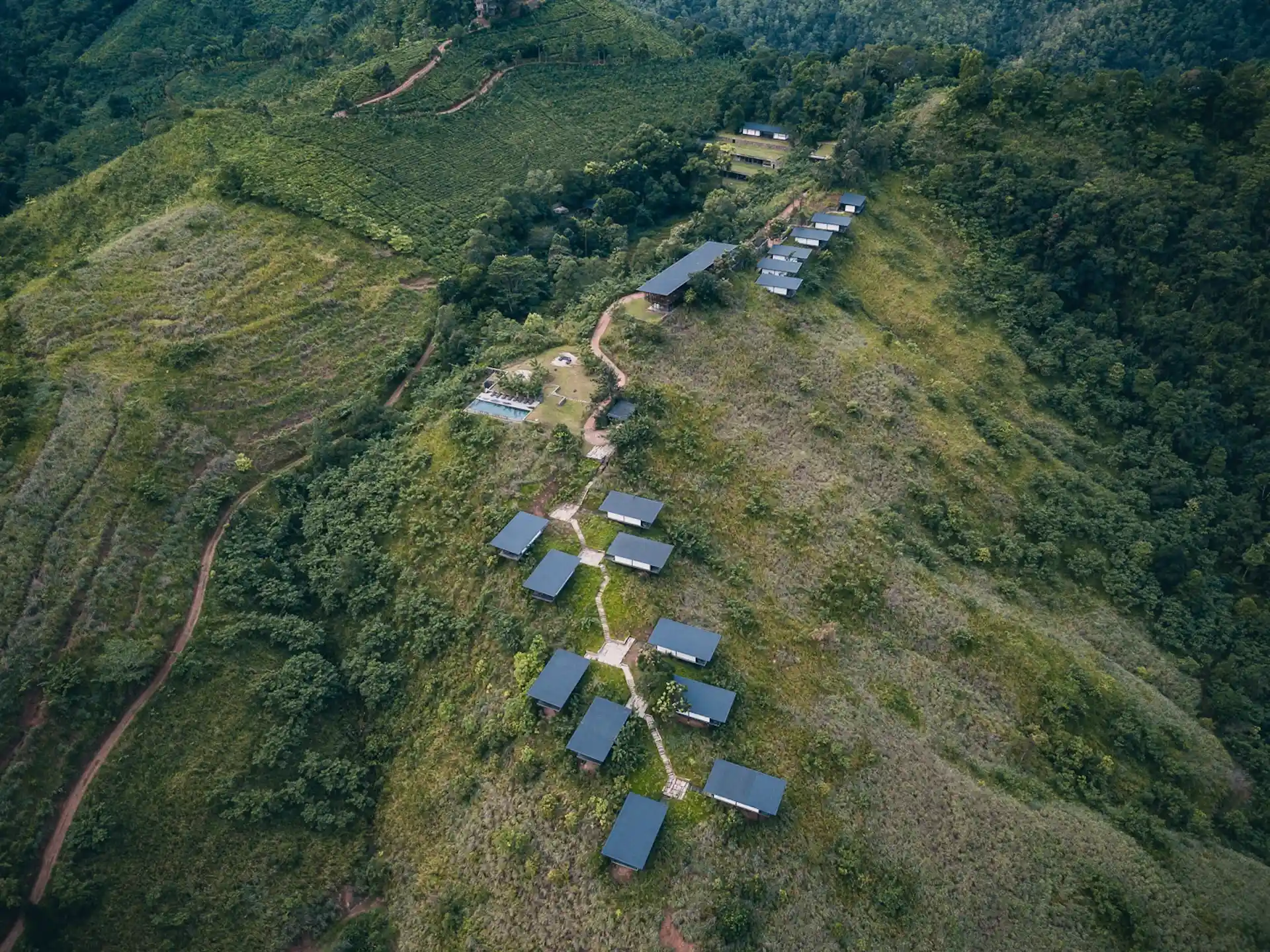 Santani Wellness Sri Lanka: Luftaufnahme über das Gelände mit viel Wald