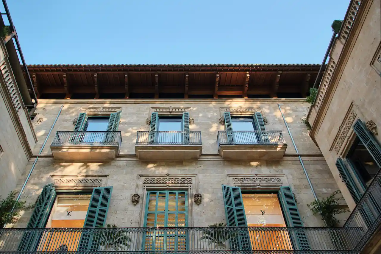 Die Innenhoffassade von Can Alomar