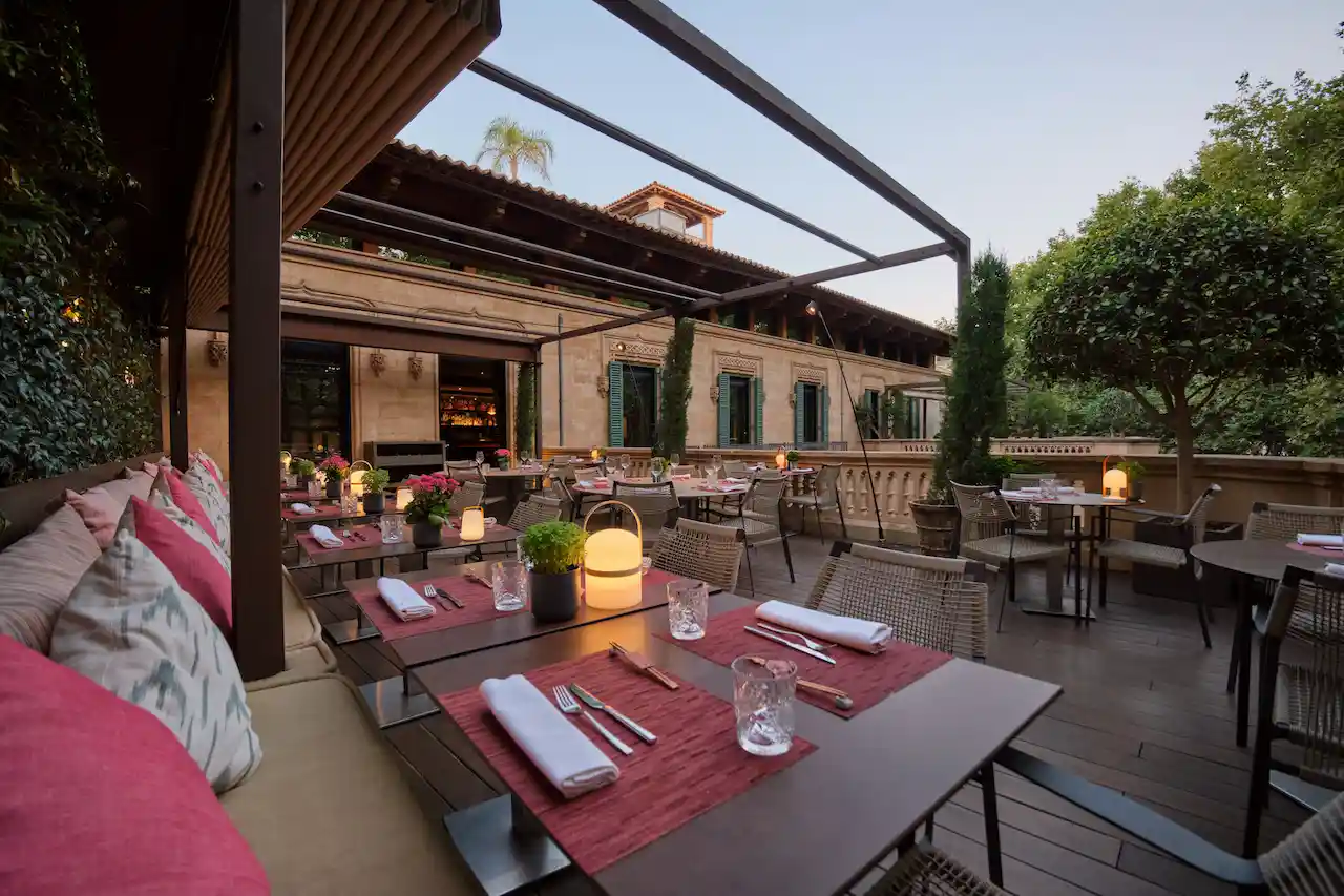 Eine der beiden Zwillingsterrassen des Hotels in Palma