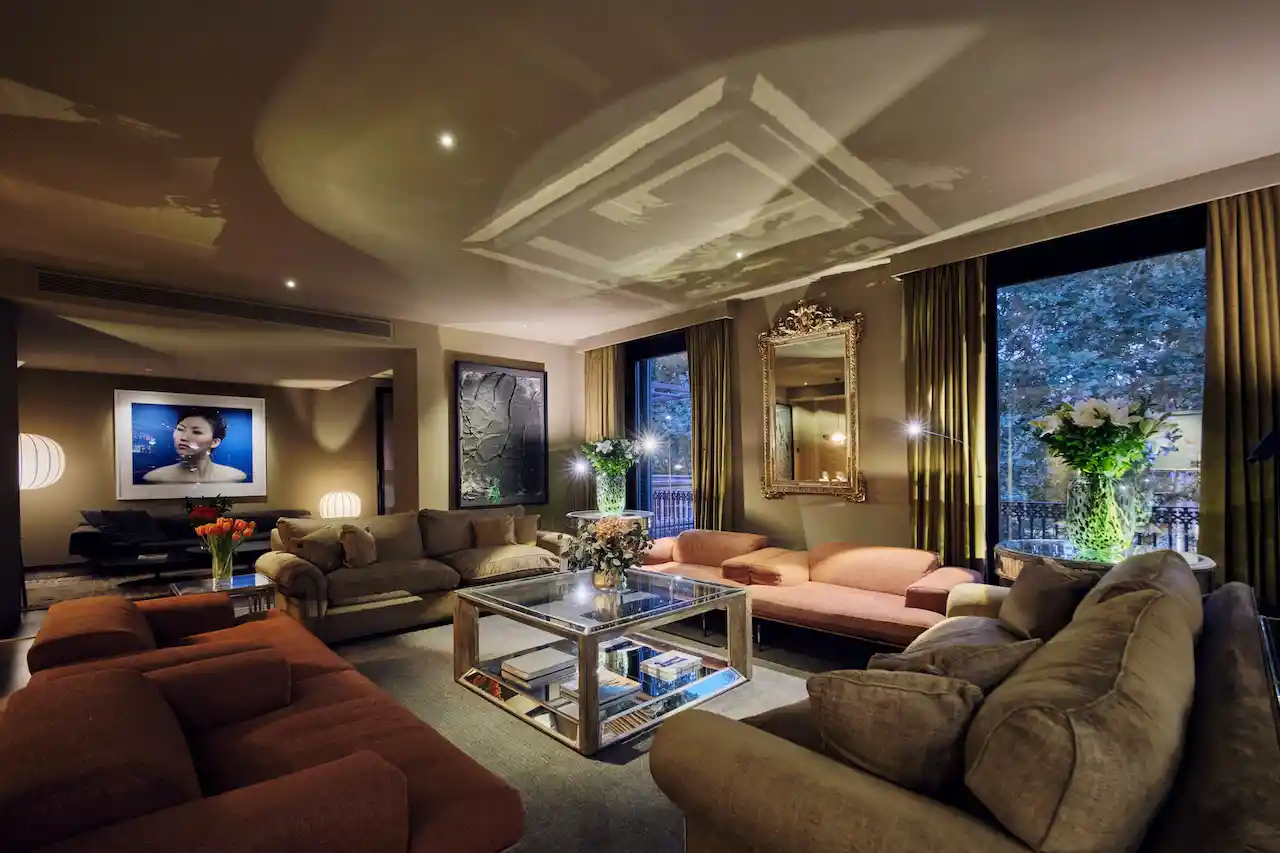 Von hier kann man in Ruhe die Arbeiten der verschiedenen Künstler betrachten