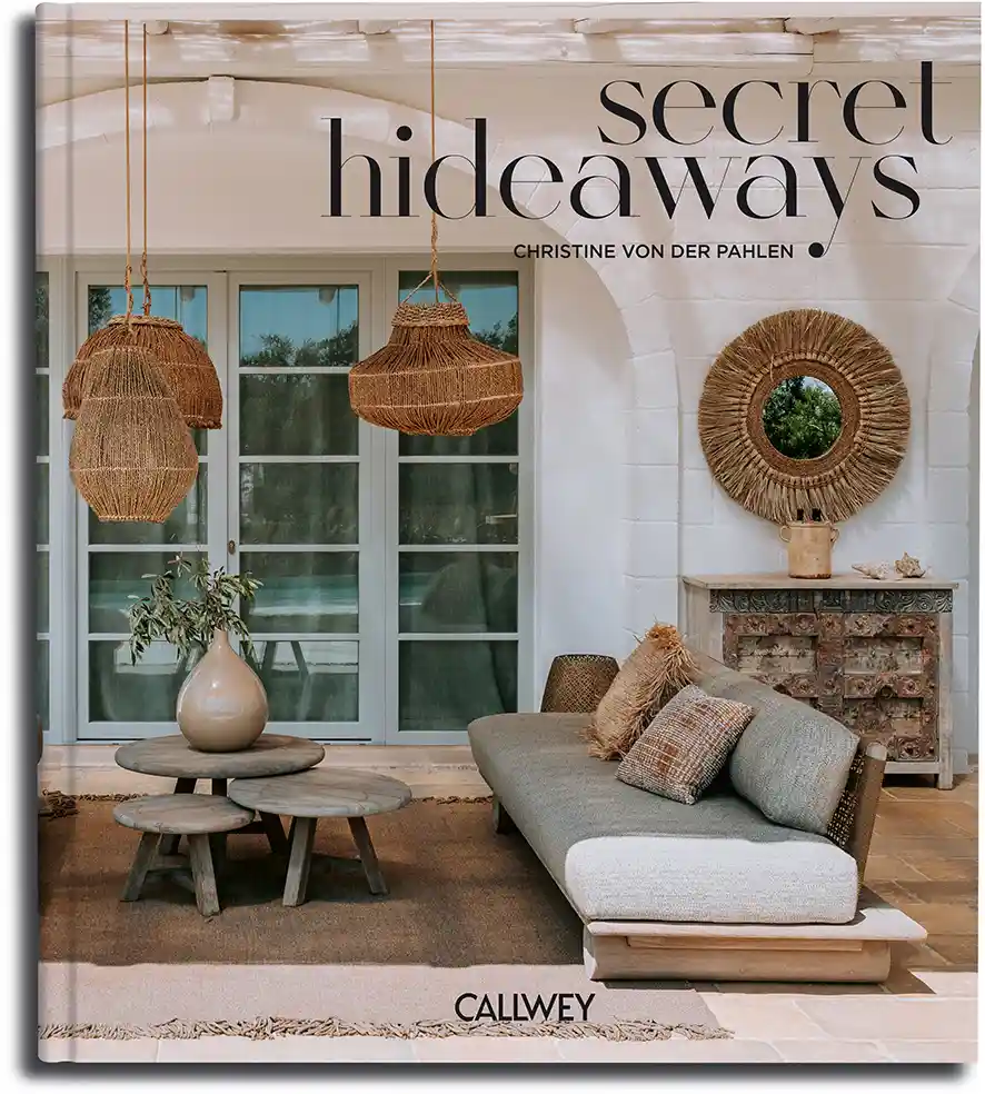 Buch: Secret Hideaways, Cover mit Lounge in Boho-Vibes