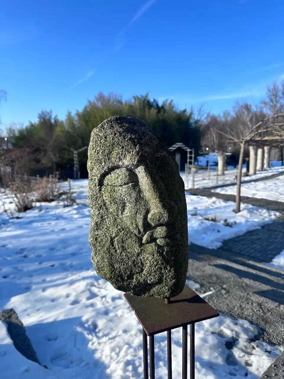 Schlafende und freundliche Kunstobjekte