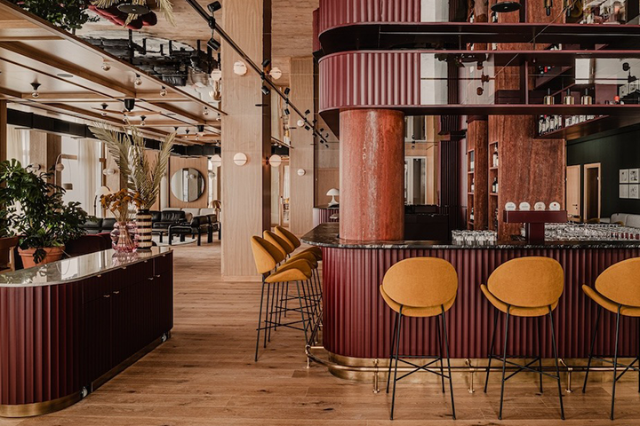 hotel the Comodo, Restaurant in Rot und Orange