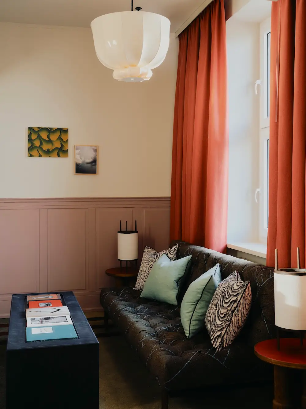 The Dean Berlin - Wohnzimmerbereich in den Zimmern