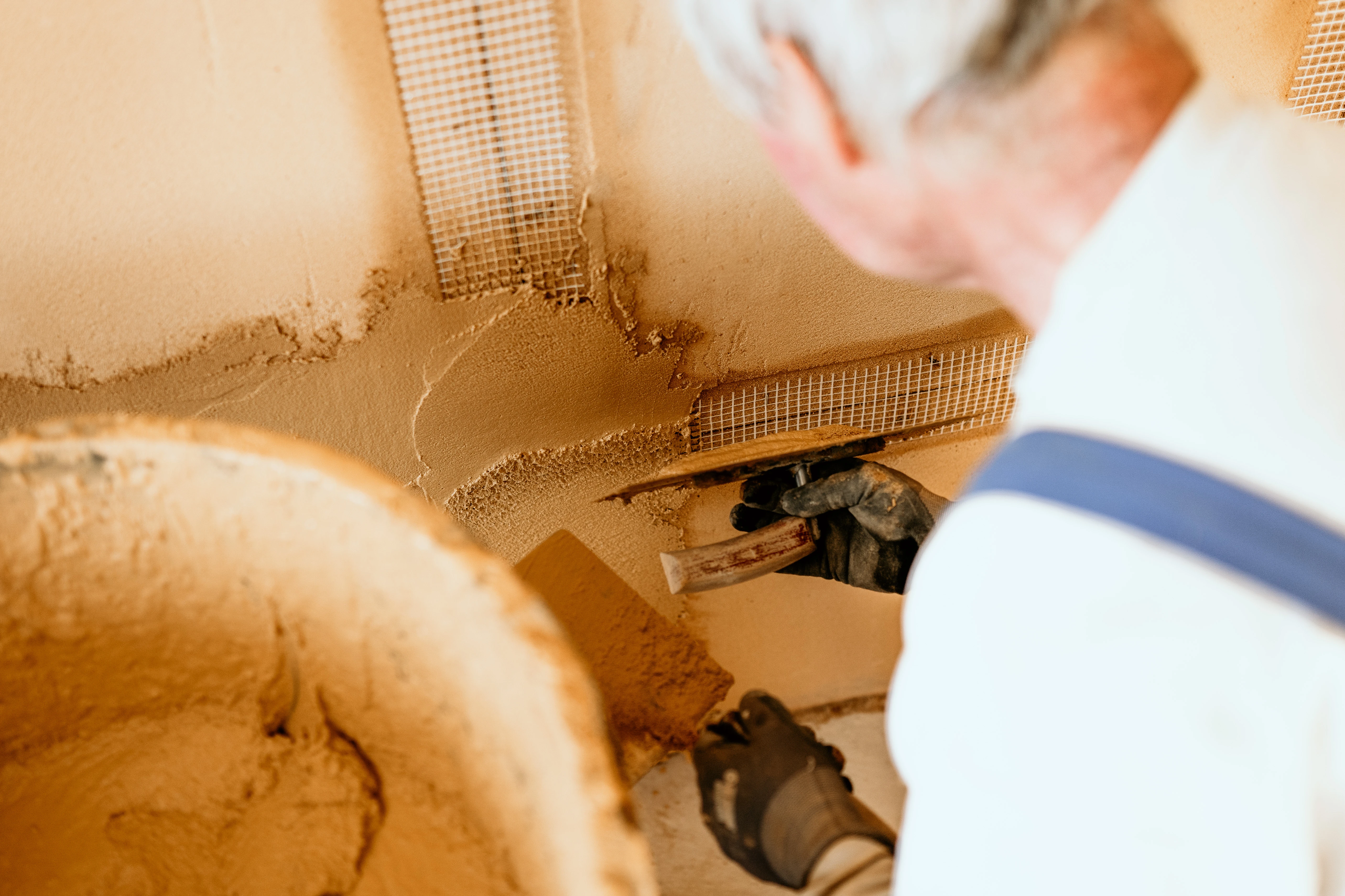 Auch Wand und Deckenheizungen können bei Lehmbauplatten integriert werden.