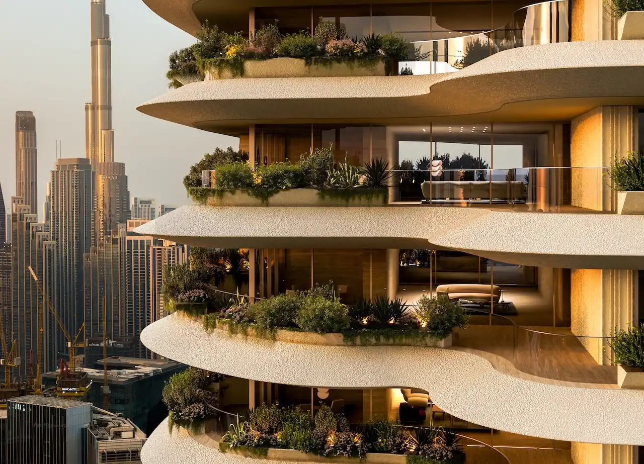 Weydan von Architekt Kengo Kuma: Runde Balkon-Architektur in Sandoptik und mit Pflanzen, Blick über Dubai im Hintergrund