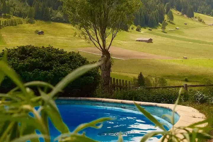 Das Freibad im Trinserhof Hotel