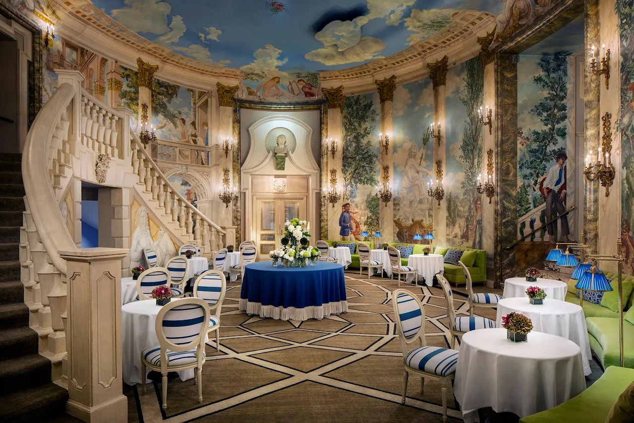 Rotunda im The Pierre mit restaurierten Fresken und Daniel Romualdez