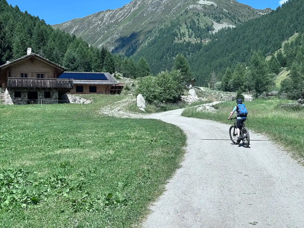 Radfahren rund um das AUI in Meransen