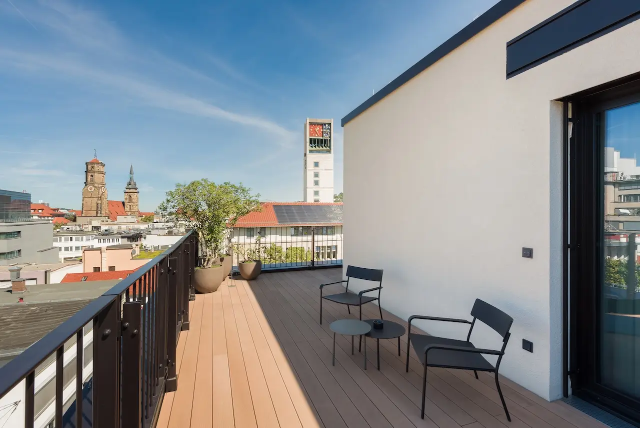 Dachterrasse einer der Suiten im EMILU Stuttgart