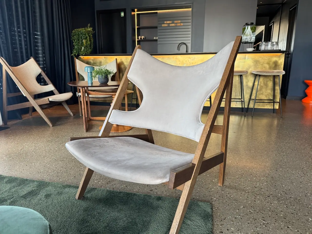 Vintage-Sessel im Lennarts im EMILU Hotel