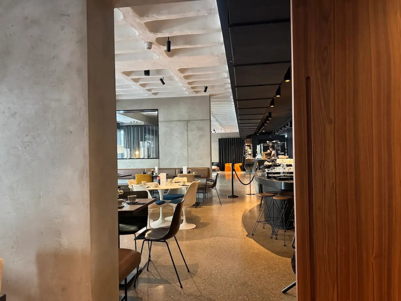 Blick vom Restaurant Fritz im EMILU Hotel in die Lobby