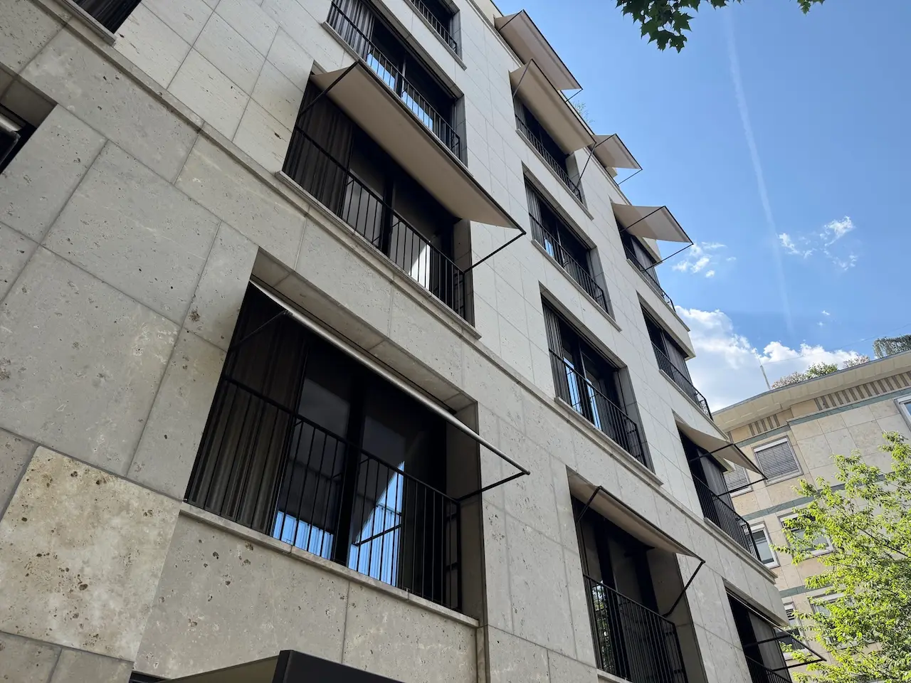 EMILU Hotel: Außenansicht auf die Fassade im New York Style