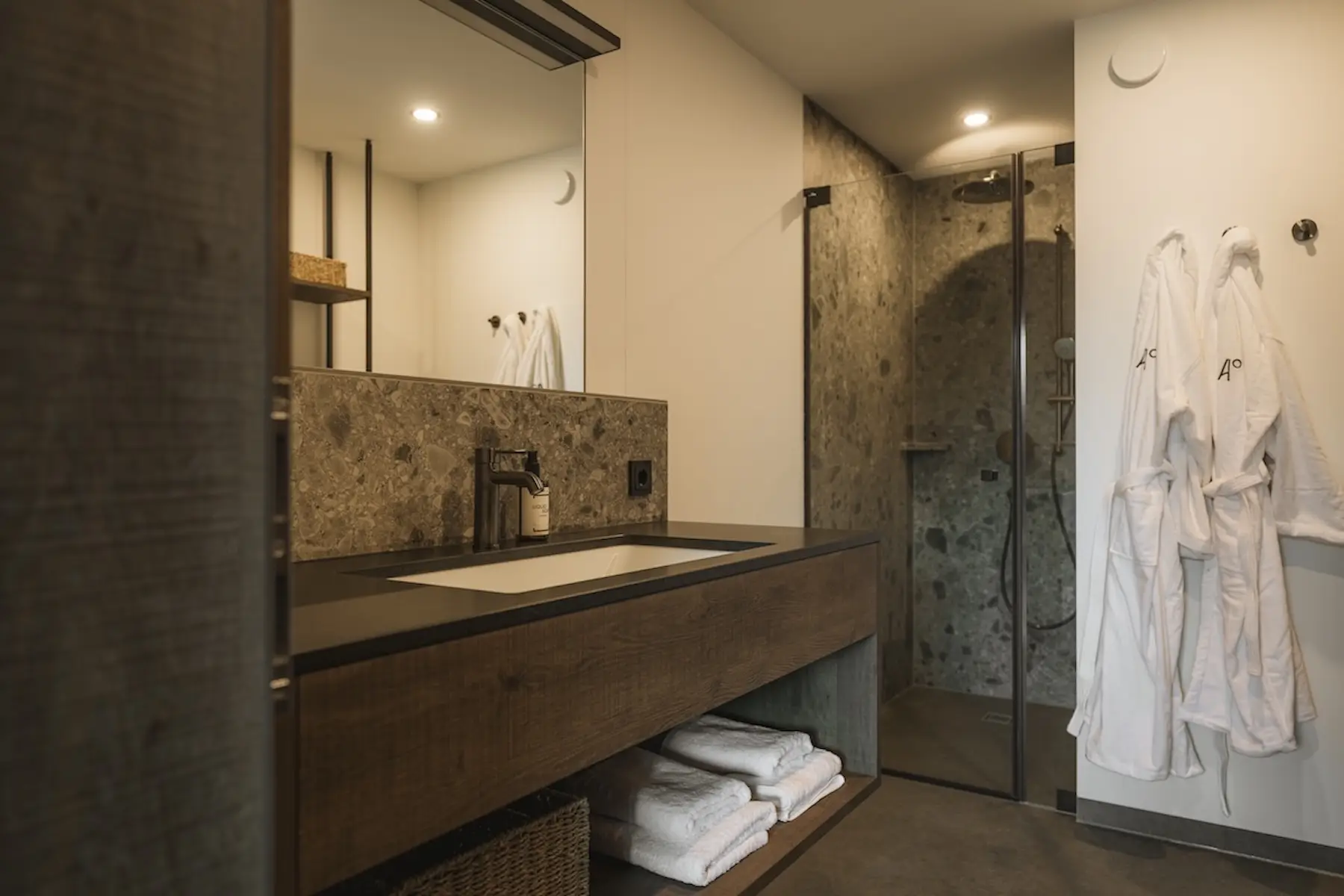 Badezimmer in den Agrad Chalets || © Andreas Jacob