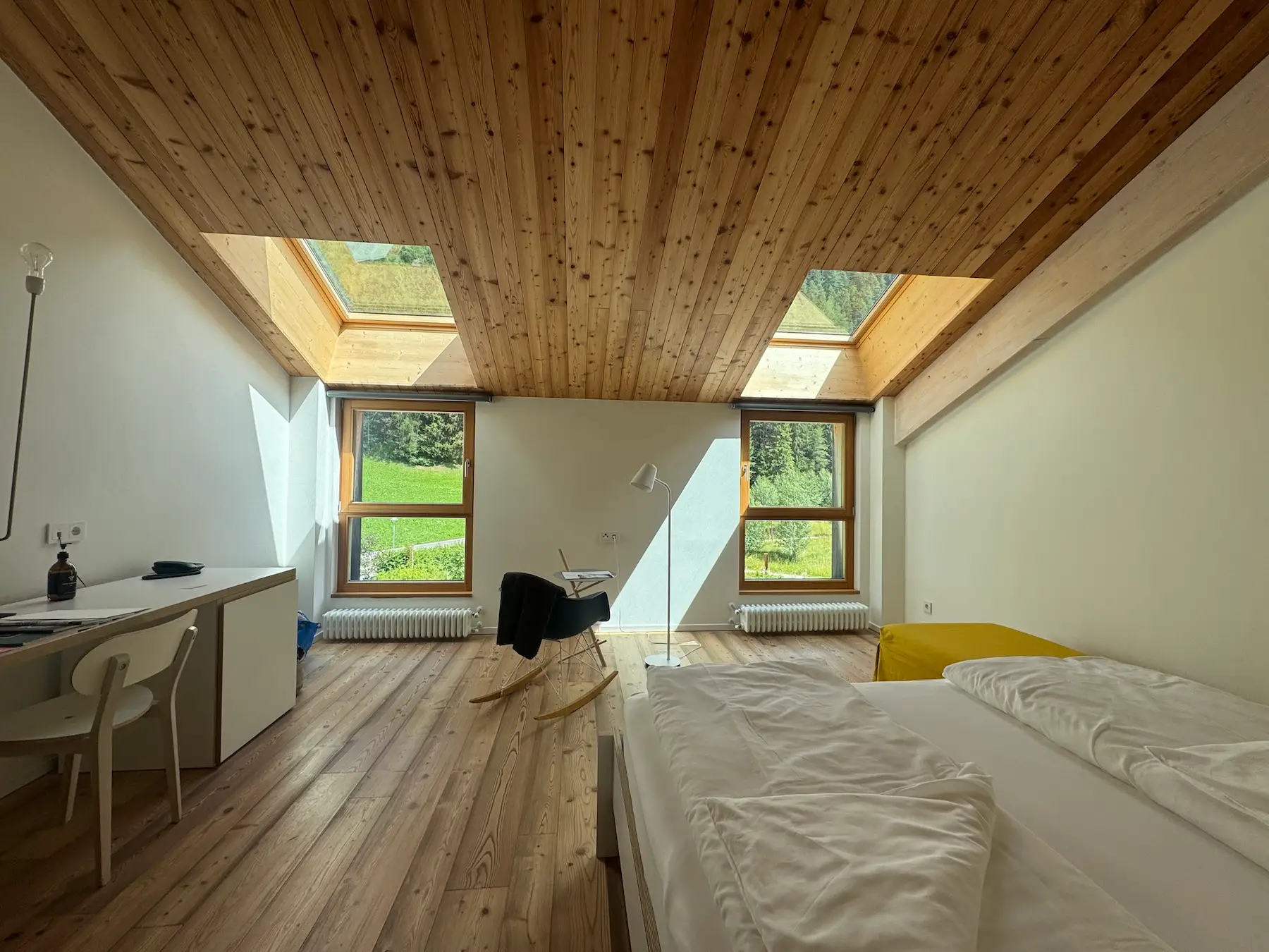 Zum Hirschen Senale: Zimmer mit Dachschrägen und Fenstern