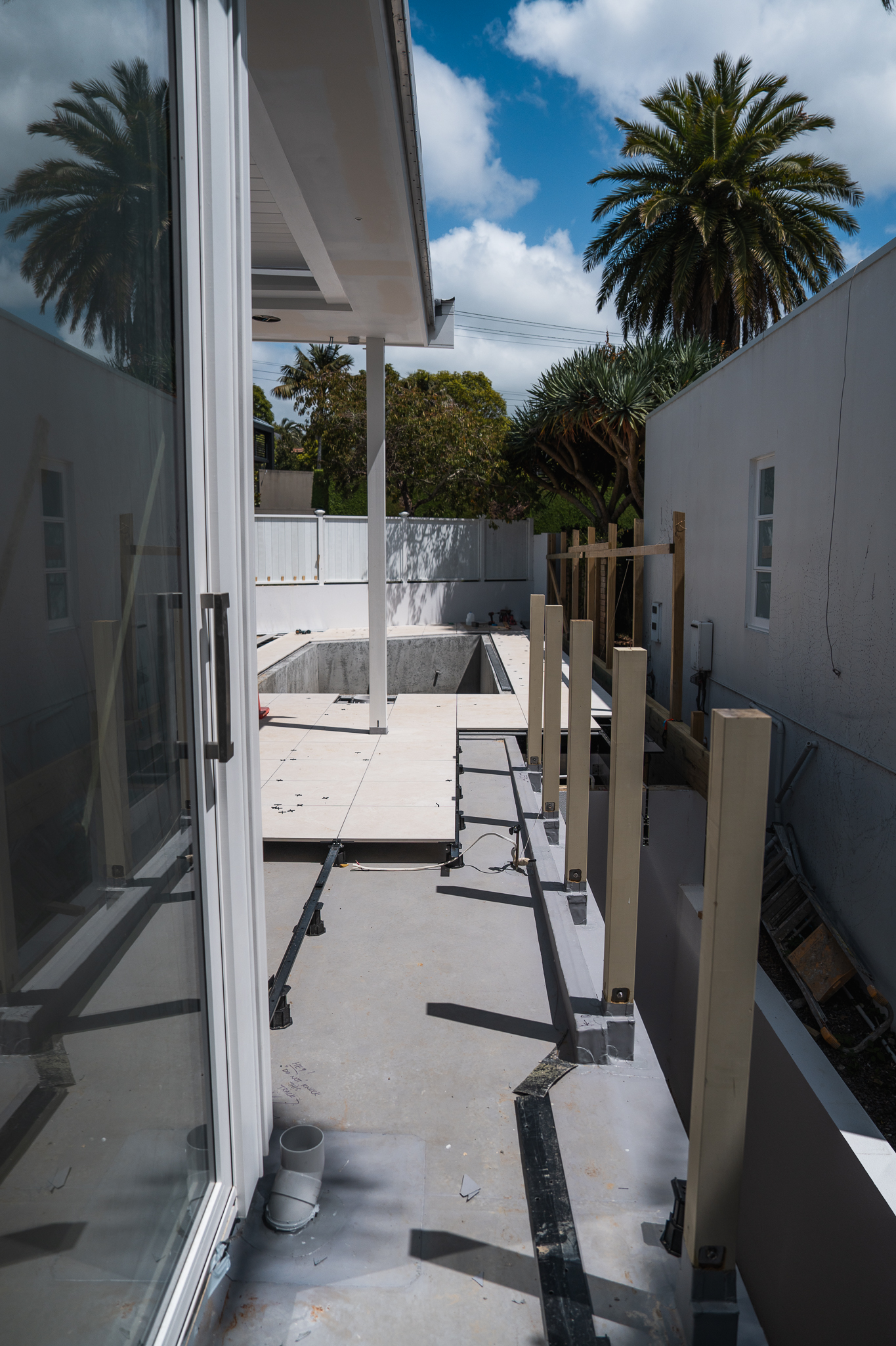 Anchorjak® permeable tile decking system