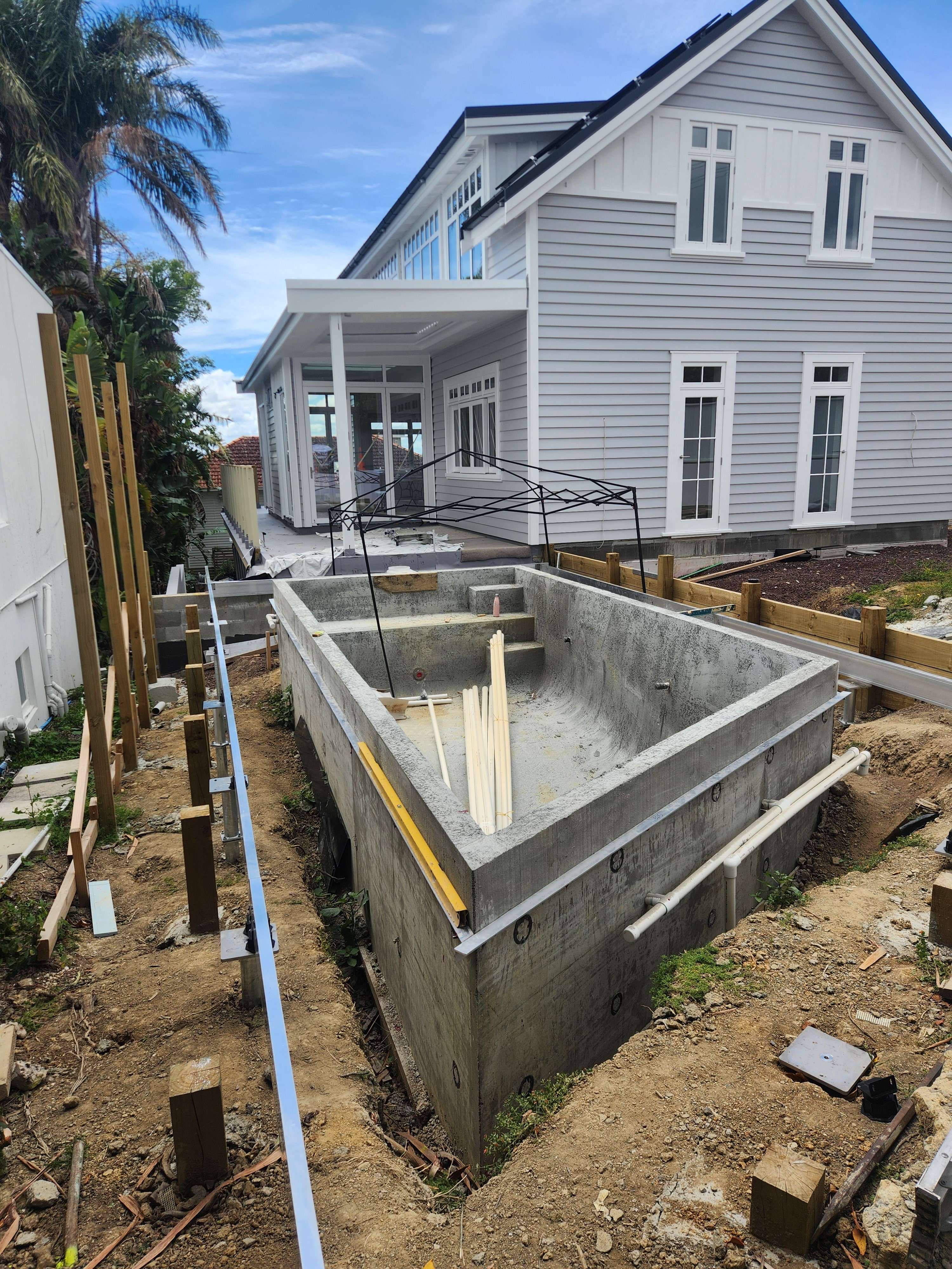 Anchorjak® permeable tile decking system