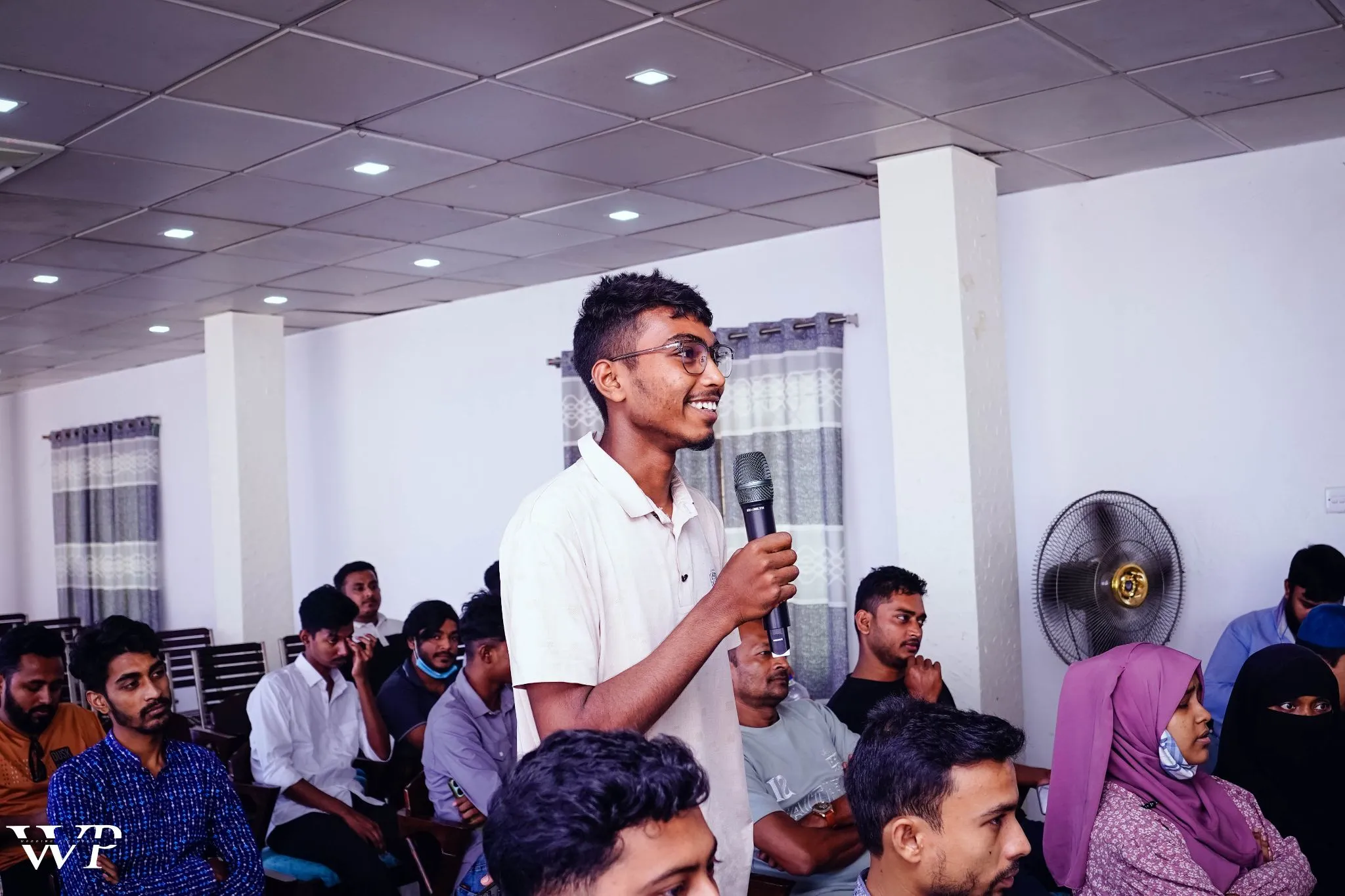 Attendee asking a question during community discussion at GearCon Comilla 2025.