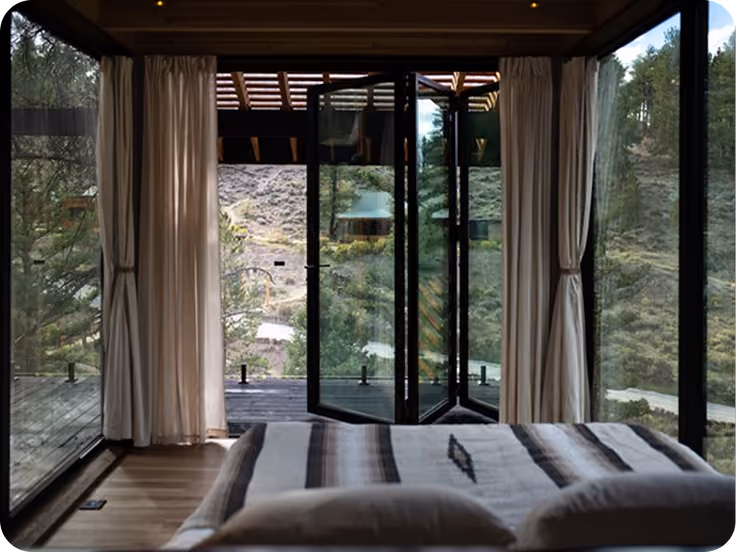 Queen and King bed layouts in ELMNTL modular prefab hospitality cabins