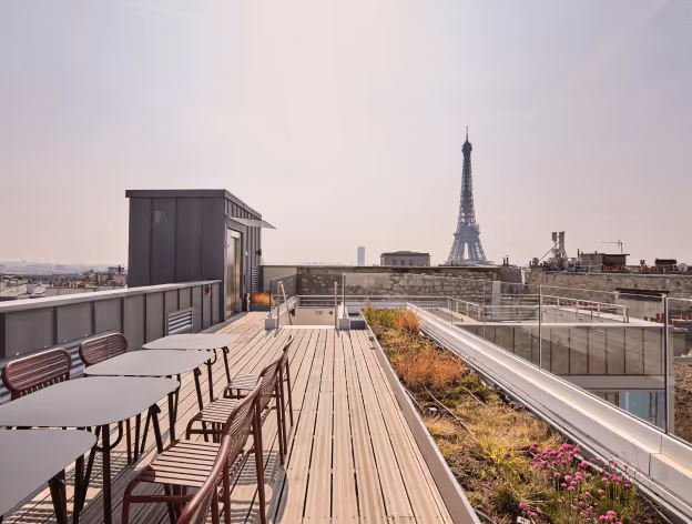 Photo illustration coworking Morning Trocadero