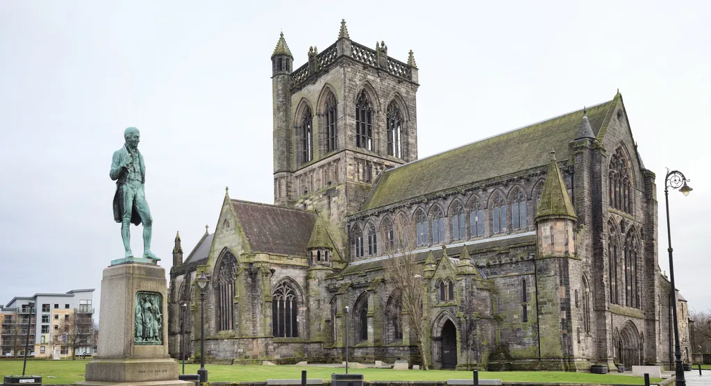 The statue of Robert Tannahill in front of Paisley Abbey Church.
