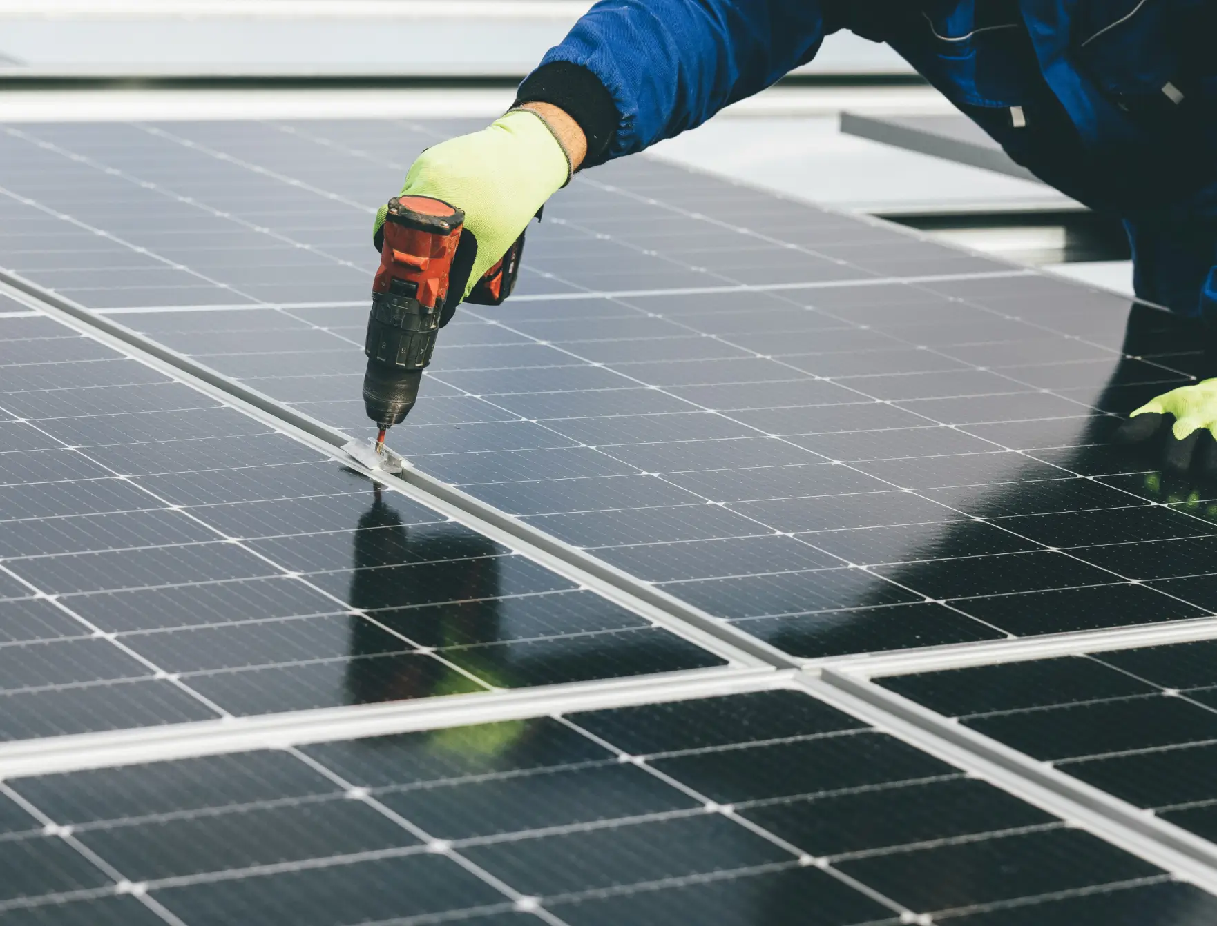 Sunollo battery system running and monitoring energy 24/7