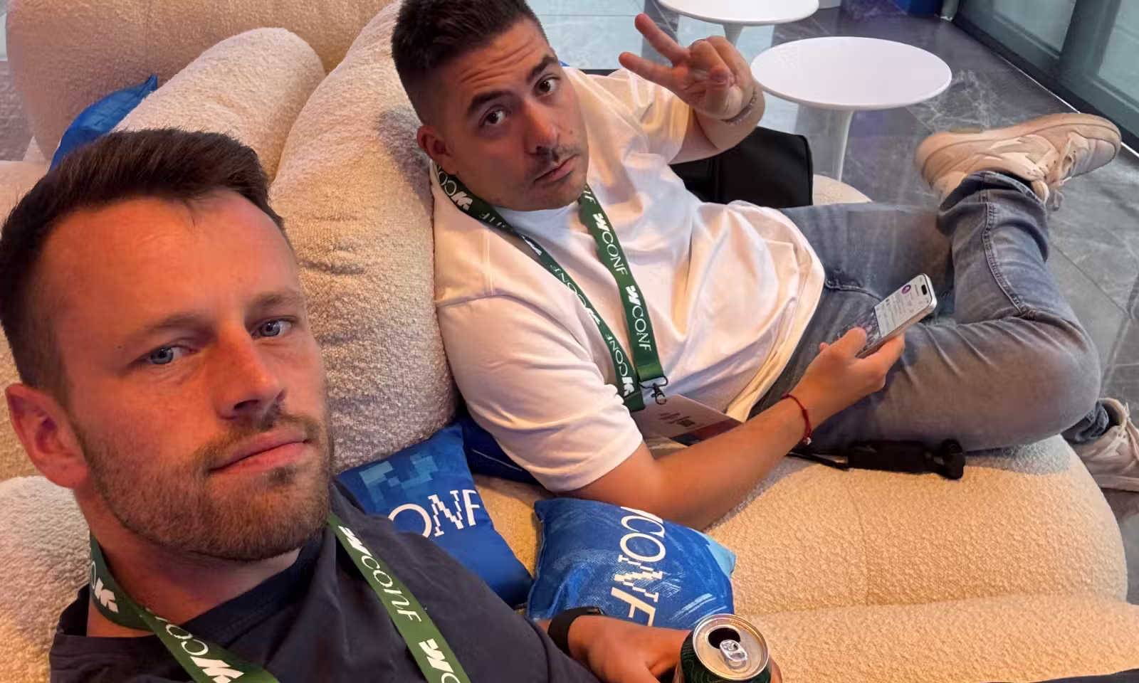 Flo Steinle und Tobias Ziegler während einer Pause auf der Webflow Conf 2026 in Boston