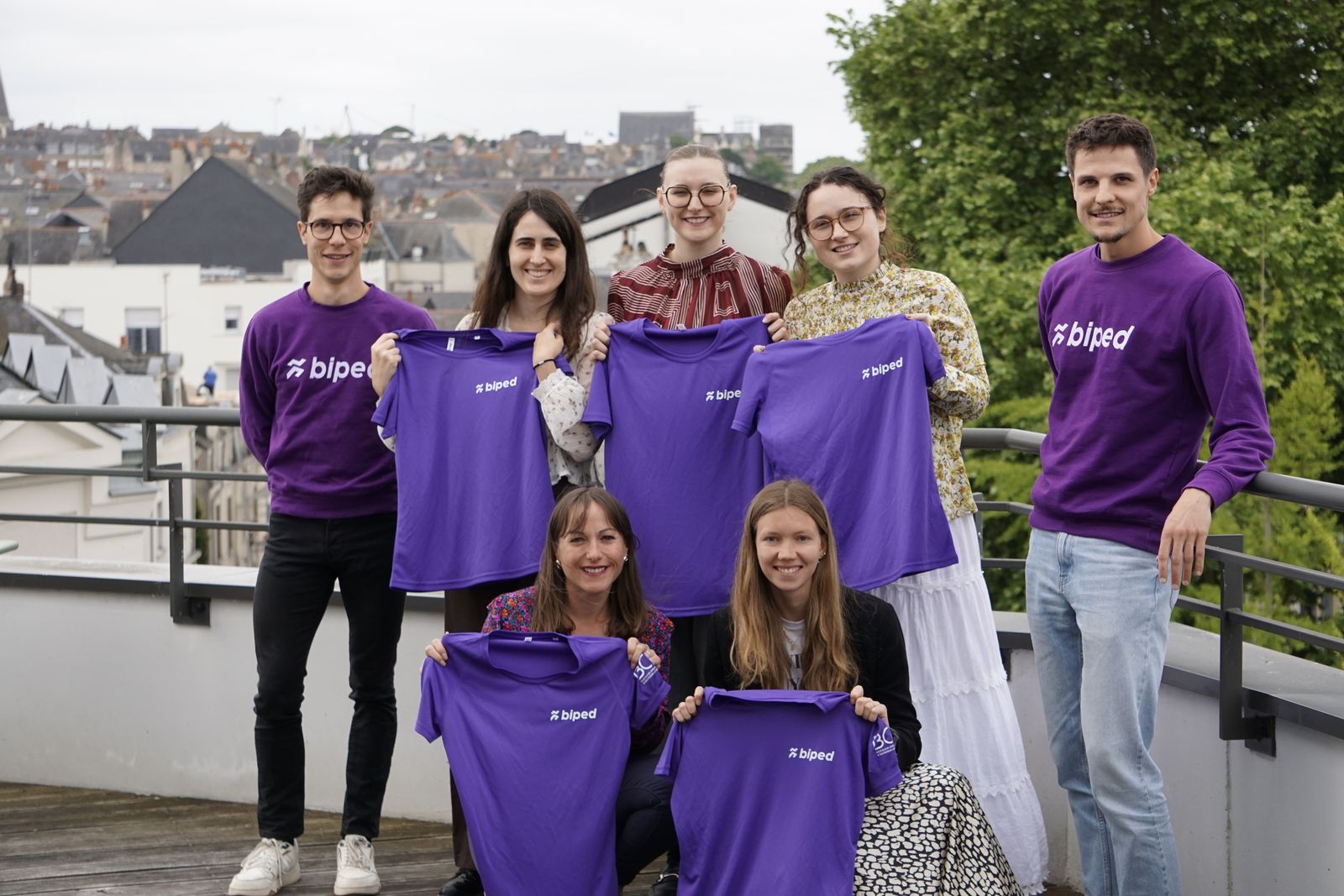 Équipe en t-shirts Biped lors d'un challenge à Angers