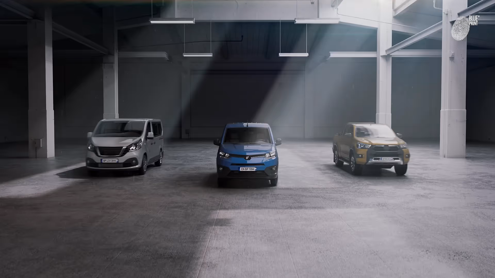 Dynamische 3D-Animation mit drei Fahrzeugen – Van, Transporter und Pickup – in einer modernen Halle. Szene aus einem hochwertigen Produktvideo oder Werbefilm, der innovative Fahrzeugtechnik und Markenpräsenz visuell inszeniert.