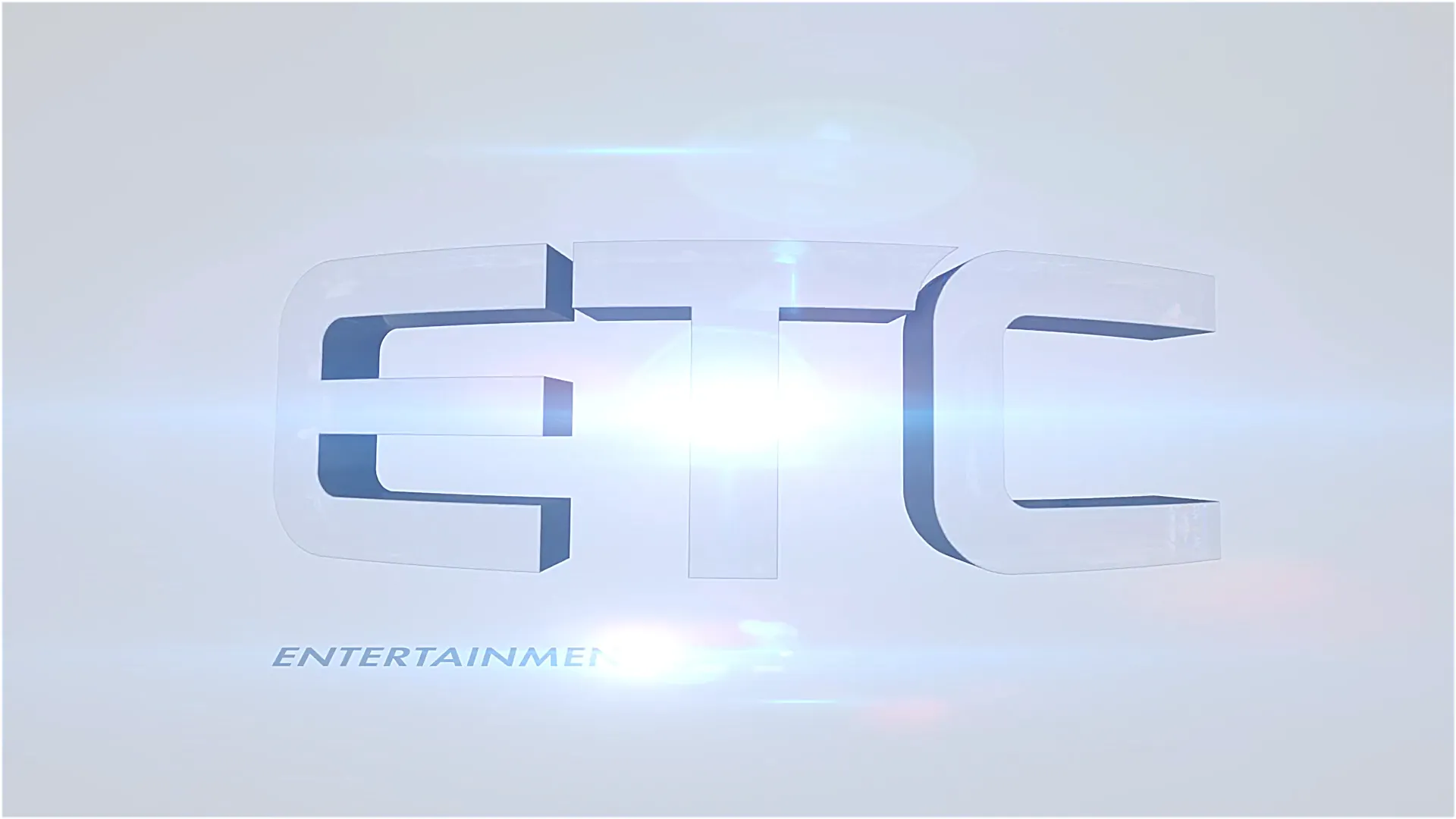 3D-Logo ETC in silber-blauer Optik auf weißem Hintergrund, mittig mit starkem Lichtreflex. Unter dem Logo steht klein das Wort ENTERTAINMENT.