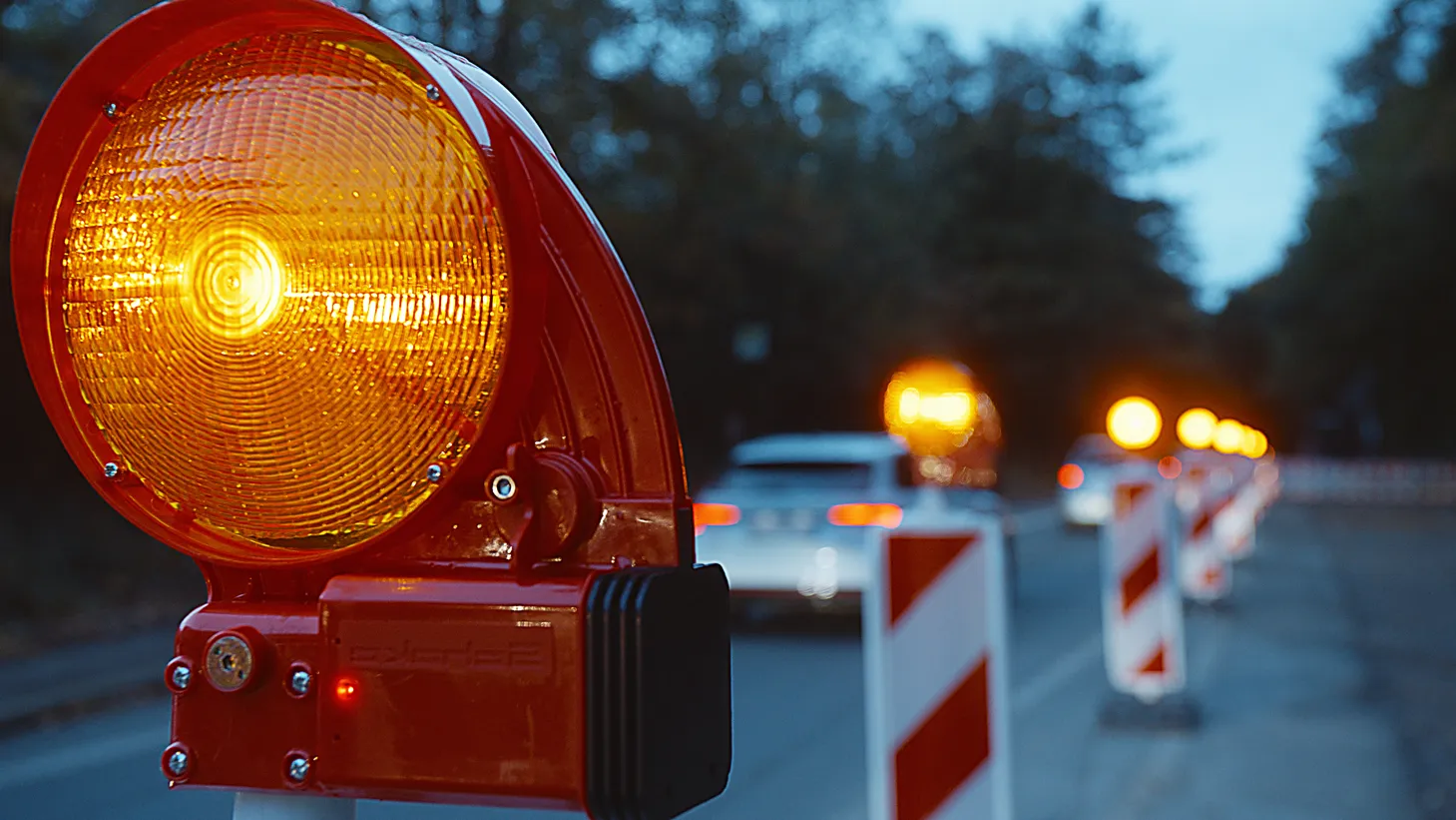 Baustellen-Warnleuchte von Schake – zuverlässige Absperrtechnik für Verkehrssicherheit.