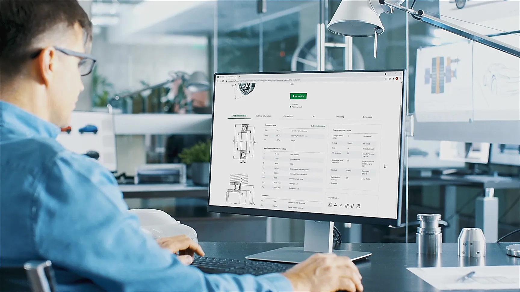 Ingenieur bei Schaeffler arbeitet mit digitalen CAD-Daten – Innovation in Konstruktion und Produktentwicklung.