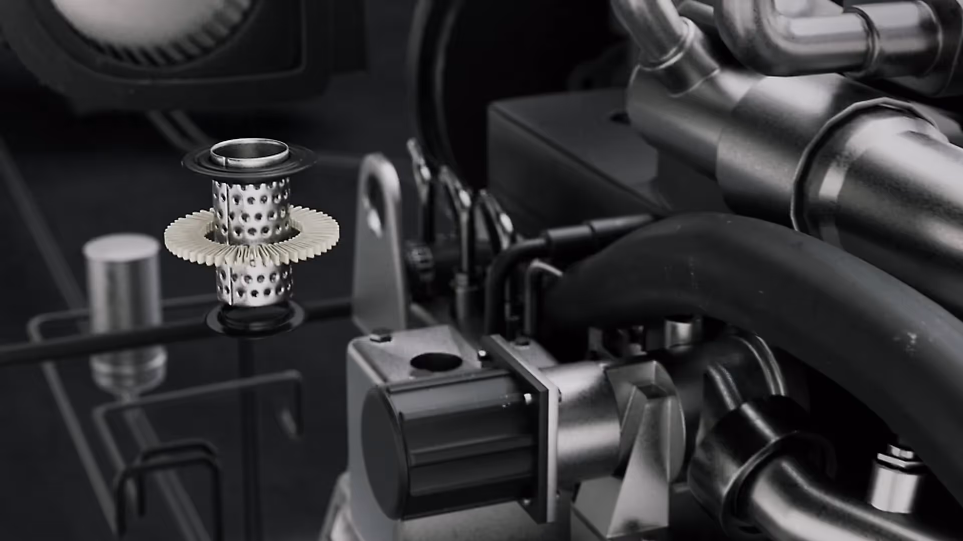 3D-Rendering eines metallischen Auto-Filters vor Motor mit Schläuchen, Rohren und sichtbaren Motorteilen.