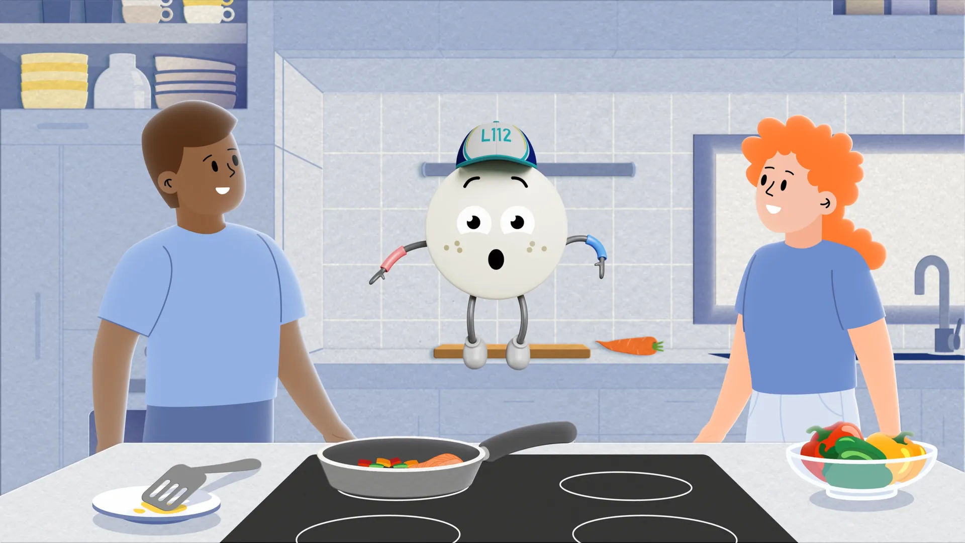 Zwei 2D-Personen in einer Küche neben einem 3D-Pillencharakter mit „L112“-Kappe. Auf dem Herd brät Gemüse, daneben eine Schüssel mit Paprika.