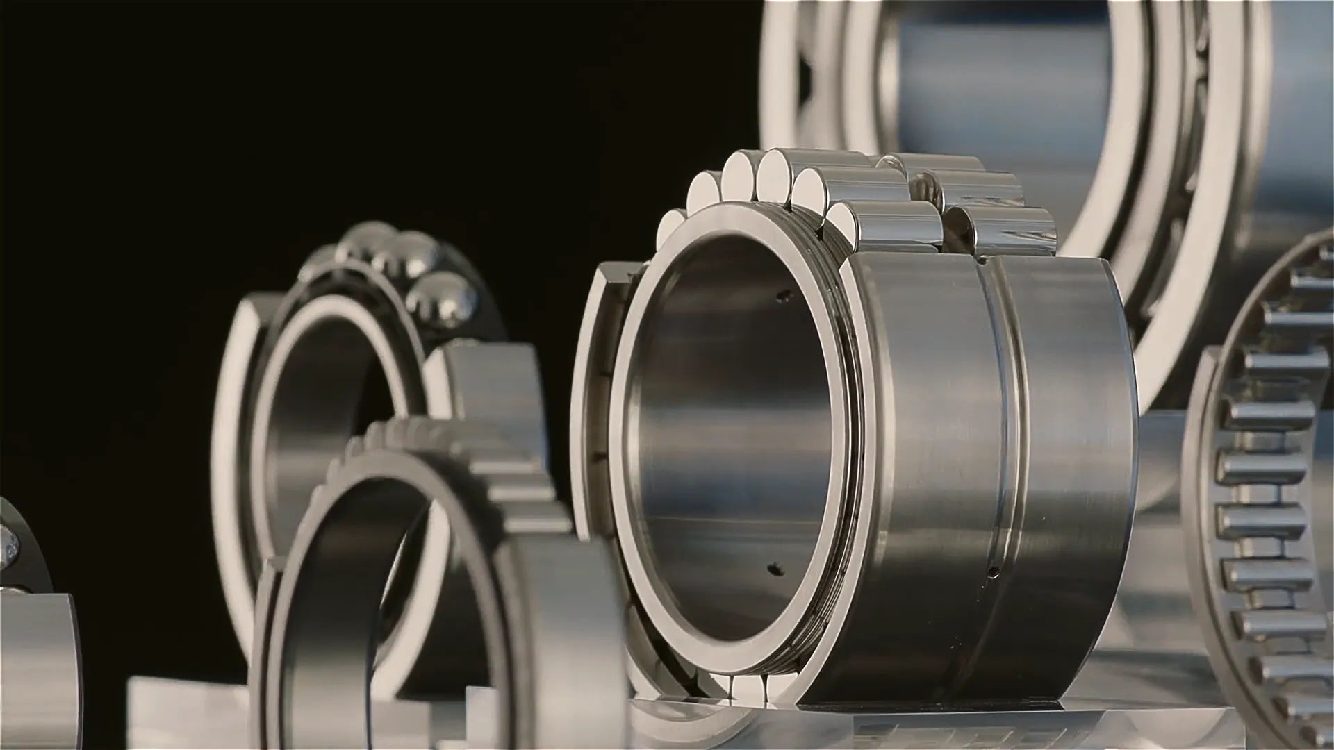 Nahaufnahme von Schaeffler Präzisions-Wälzlagern – hochwertige Industriekomponenten für Antriebstechnik und Maschinenbau.