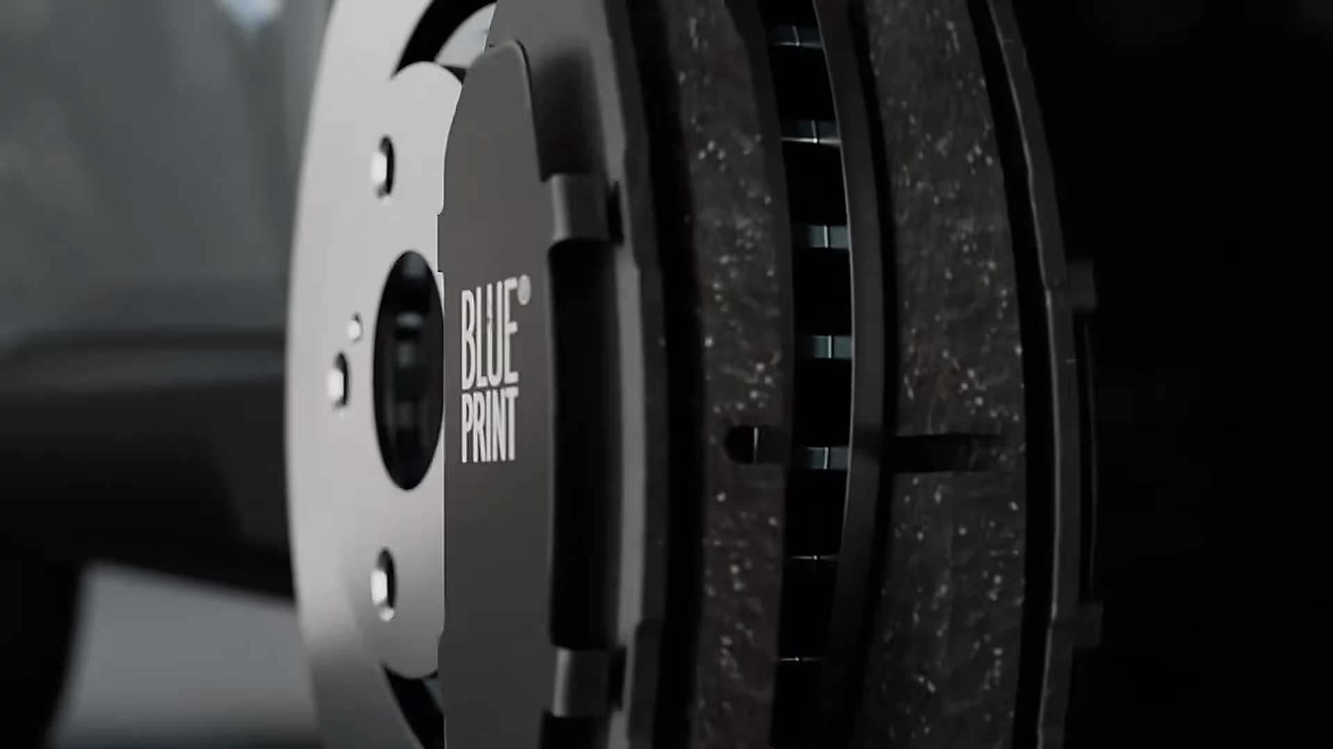 BLUE PRINT Bremsbeläge in Detailansicht – hochwertige Autoersatzteile.