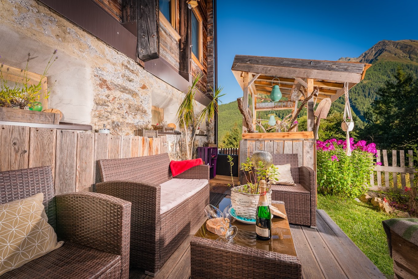 Homebase Tirol garden terrace with mountain view