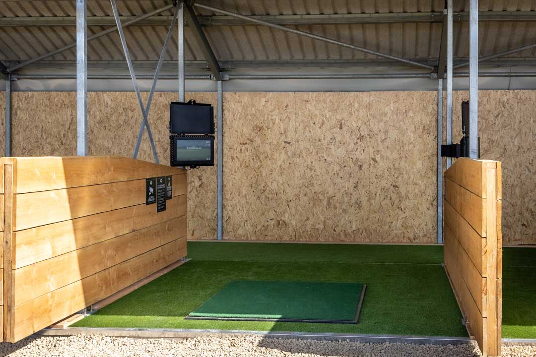 Practice like a pro at The Wychwood Golf Club’s 20-bay TrackMan Driving Range in Lyneham near Chipping Norton. Cutting-edge tech in the Cotswolds